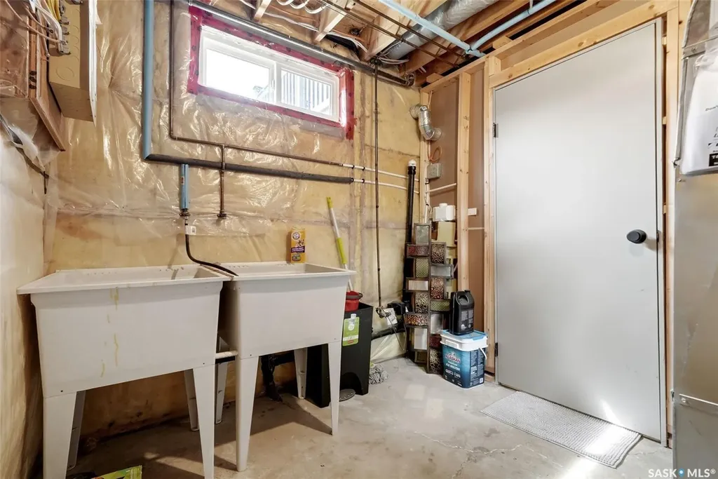 306 Howe Place Regina SK S4R 8M5