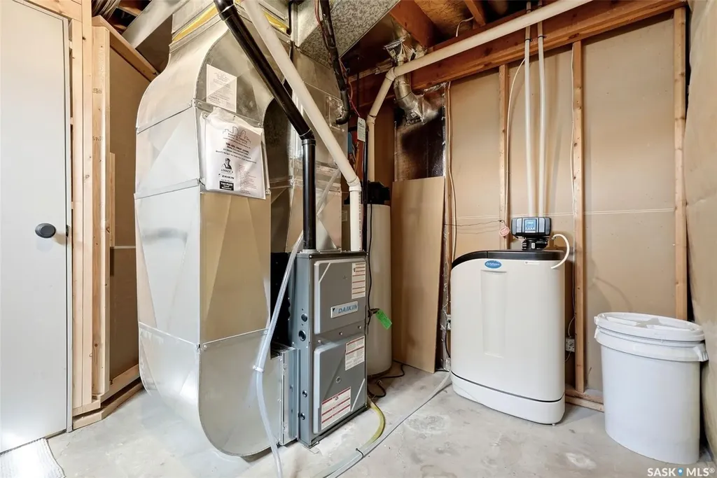 306 Howe Place Regina SK S4R 8M5