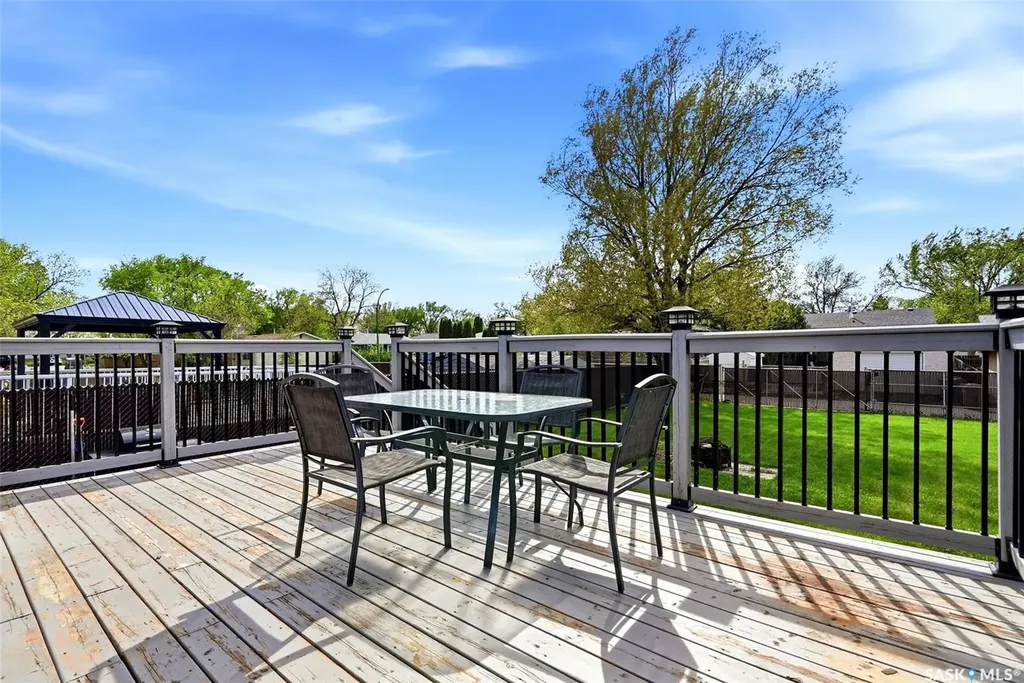 306 Howe Place Regina SK S4R 8M5