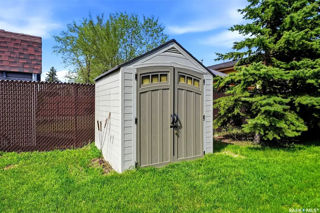 306 Howe Place Regina SK S4R 8M5