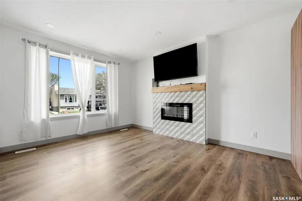306 Howe Place Regina SK S4R 8M5