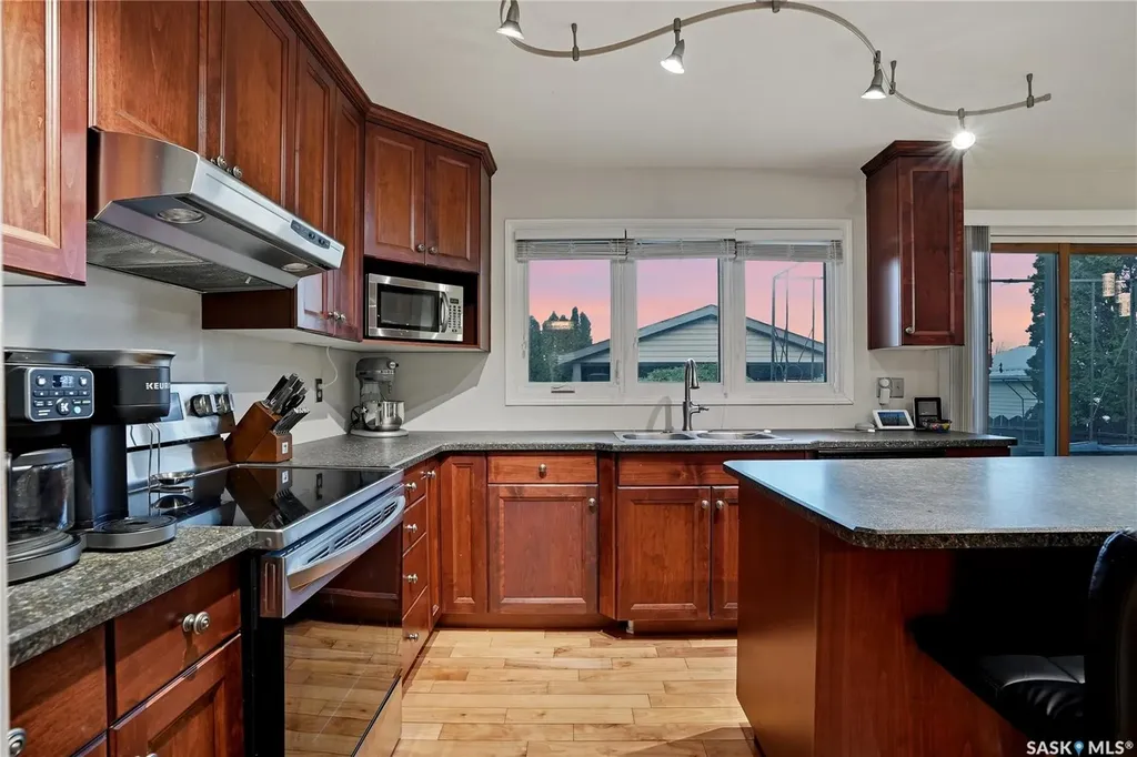 2225 Easthill Saskatoon SK S7J 3E1