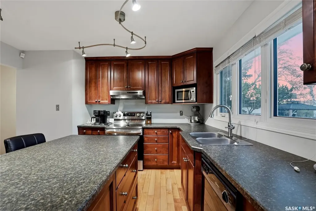 2225 Easthill Saskatoon SK S7J 3E1