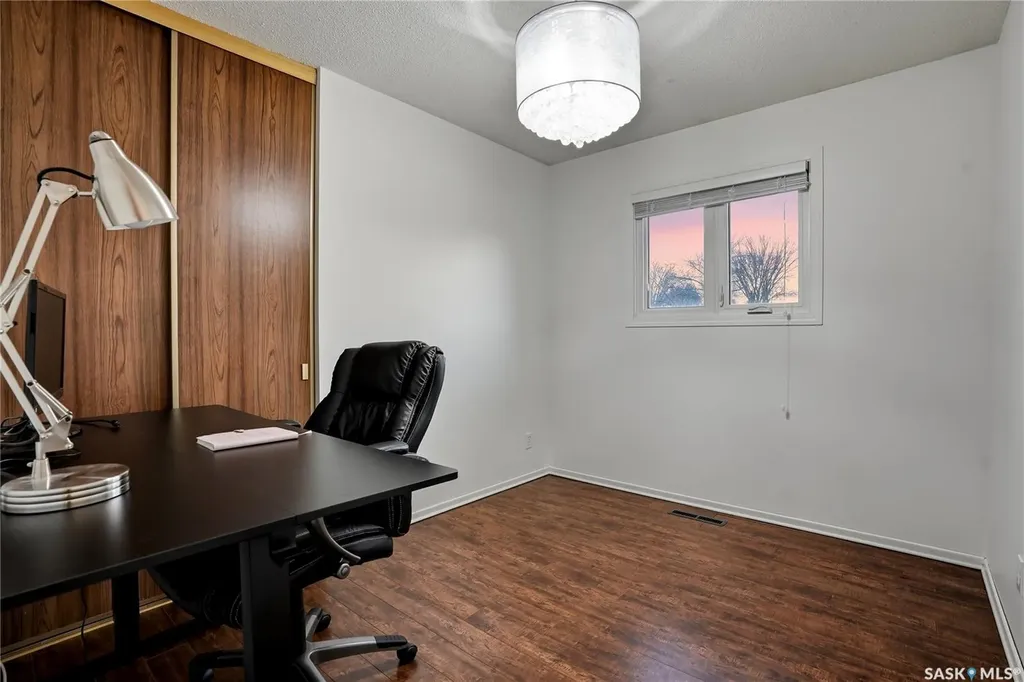 2225 Easthill Saskatoon SK S7J 3E1