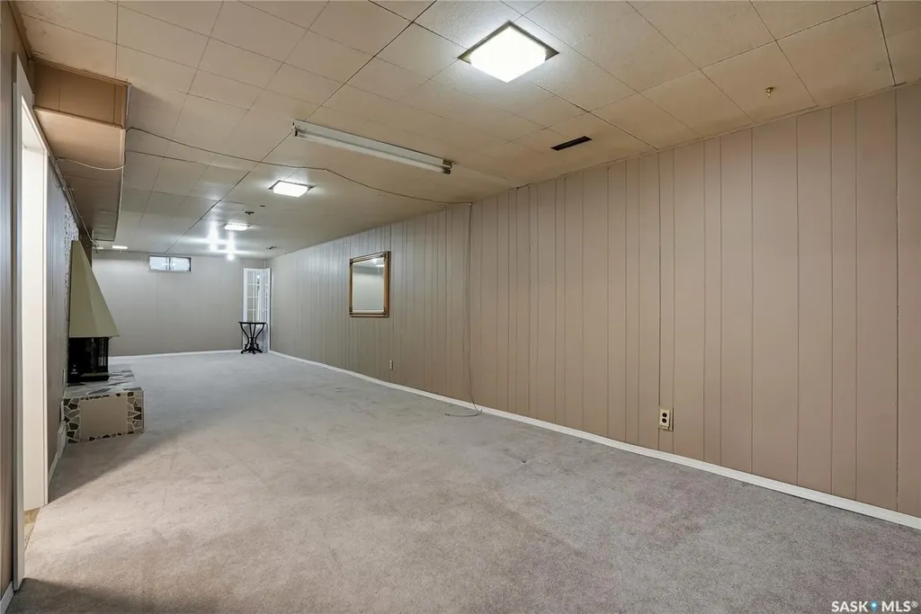 2225 Easthill Saskatoon SK S7J 3E1