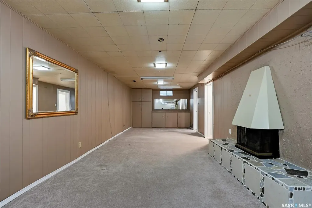 2225 Easthill Saskatoon SK S7J 3E1