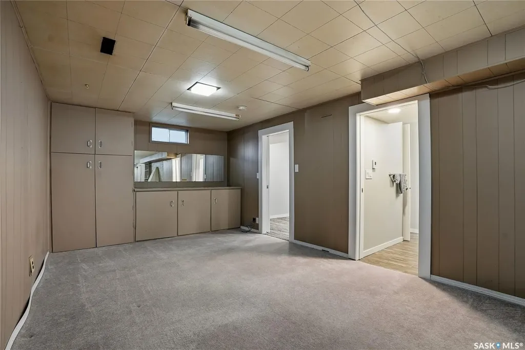 2225 Easthill Saskatoon SK S7J 3E1