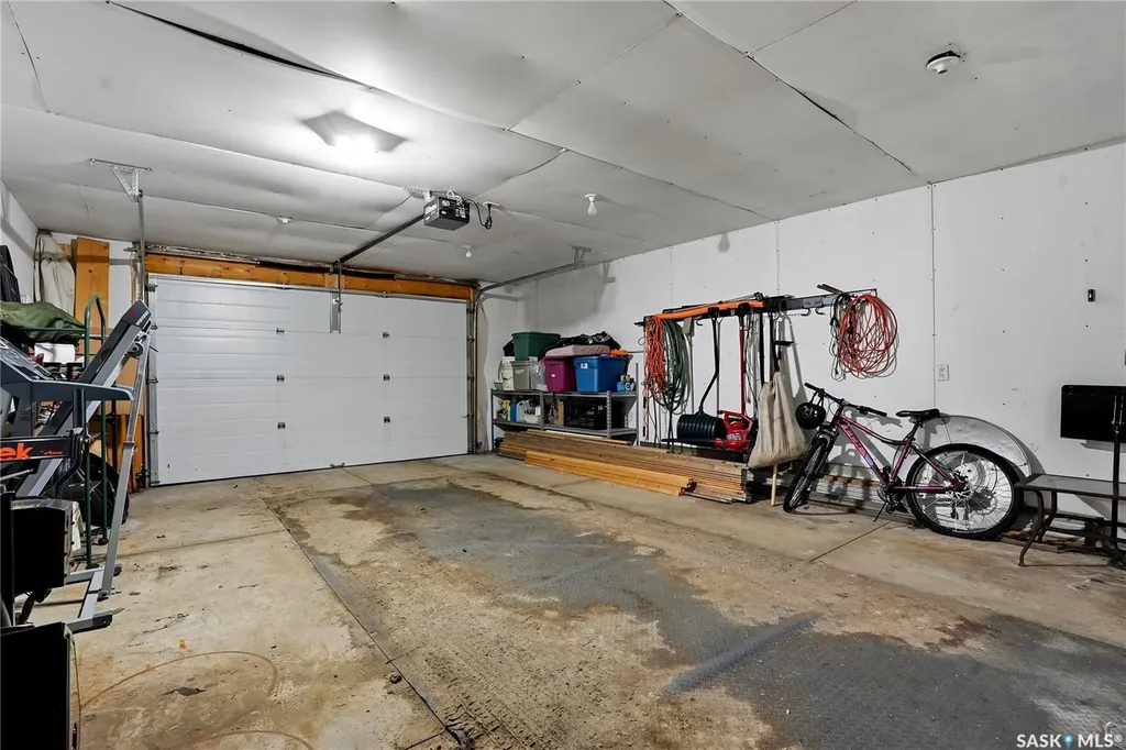 2225 Easthill Saskatoon SK S7J 3E1