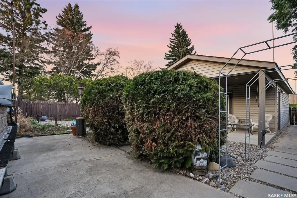 2225 Easthill Saskatoon SK S7J 3E1