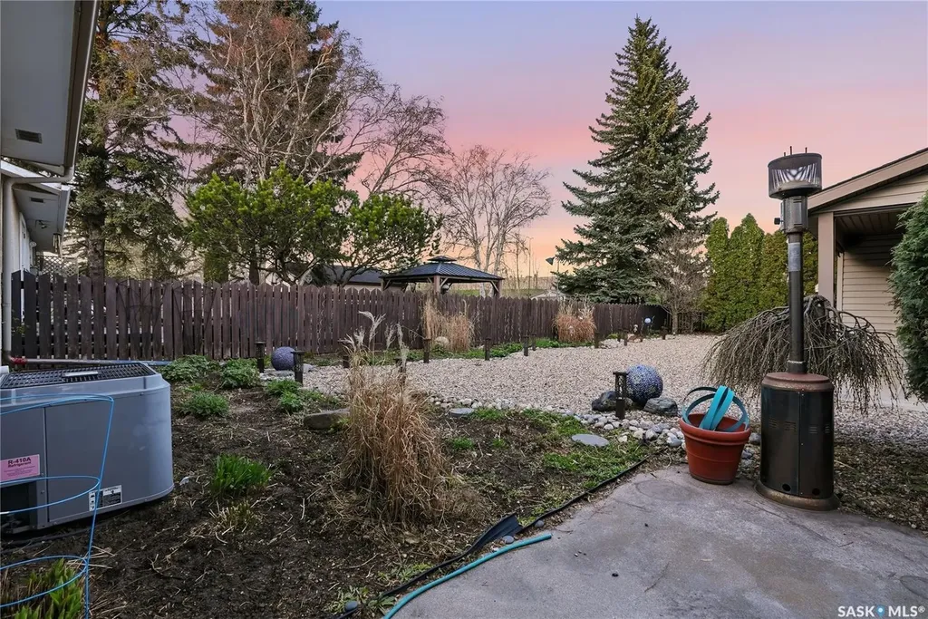 2225 Easthill Saskatoon SK S7J 3E1