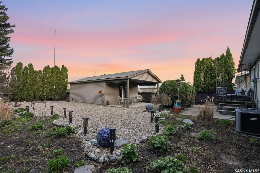 2225 Easthill Saskatoon SK S7J 3E1