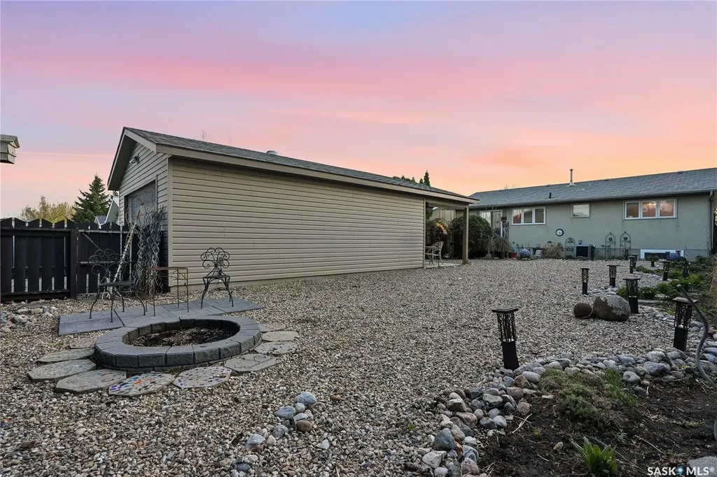 2225 Easthill Saskatoon SK S7J 3E1