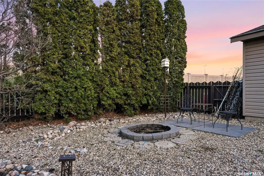 2225 Easthill Saskatoon SK S7J 3E1