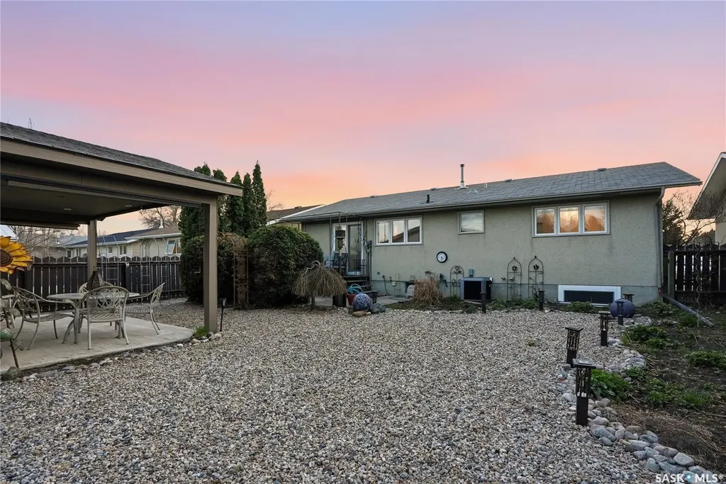 2225 Easthill Saskatoon SK S7J 3E1