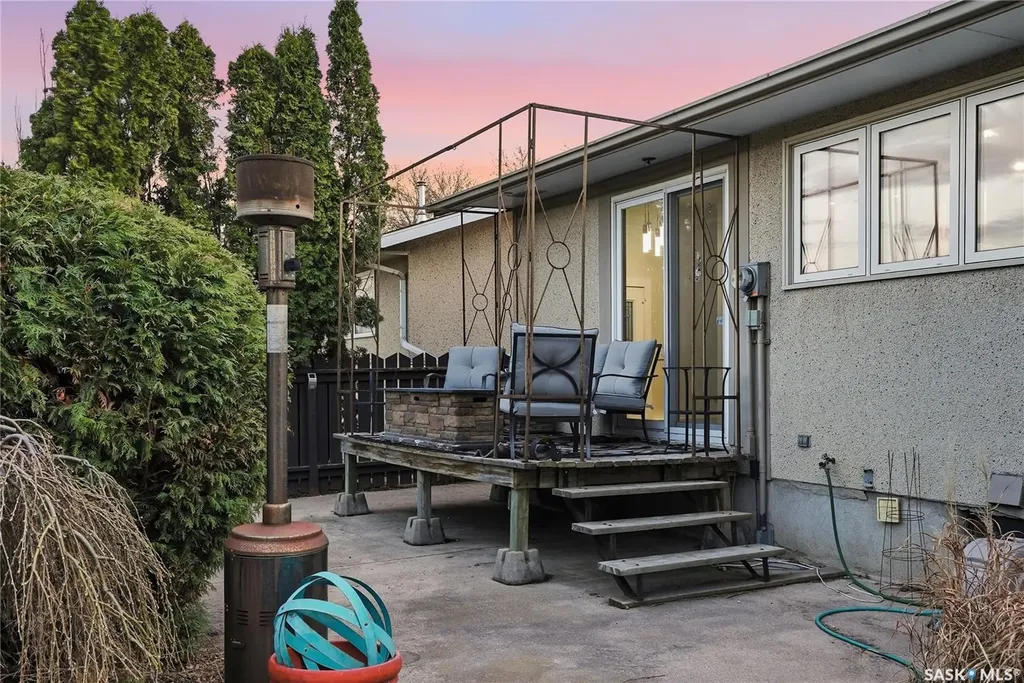 2225 Easthill Saskatoon SK S7J 3E1