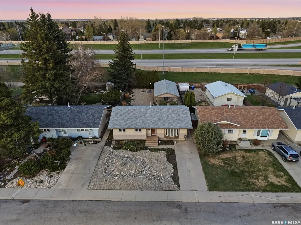 2225 Easthill Saskatoon SK S7J 3E1