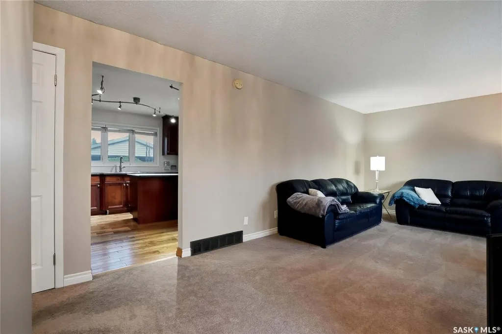 2225 Easthill Saskatoon SK S7J 3E1