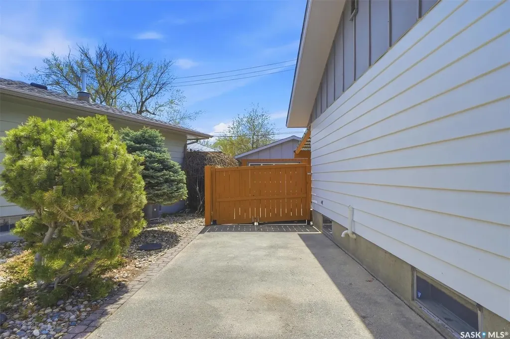 12 Murphy Crescent Saskatoon SK S7J 2T4