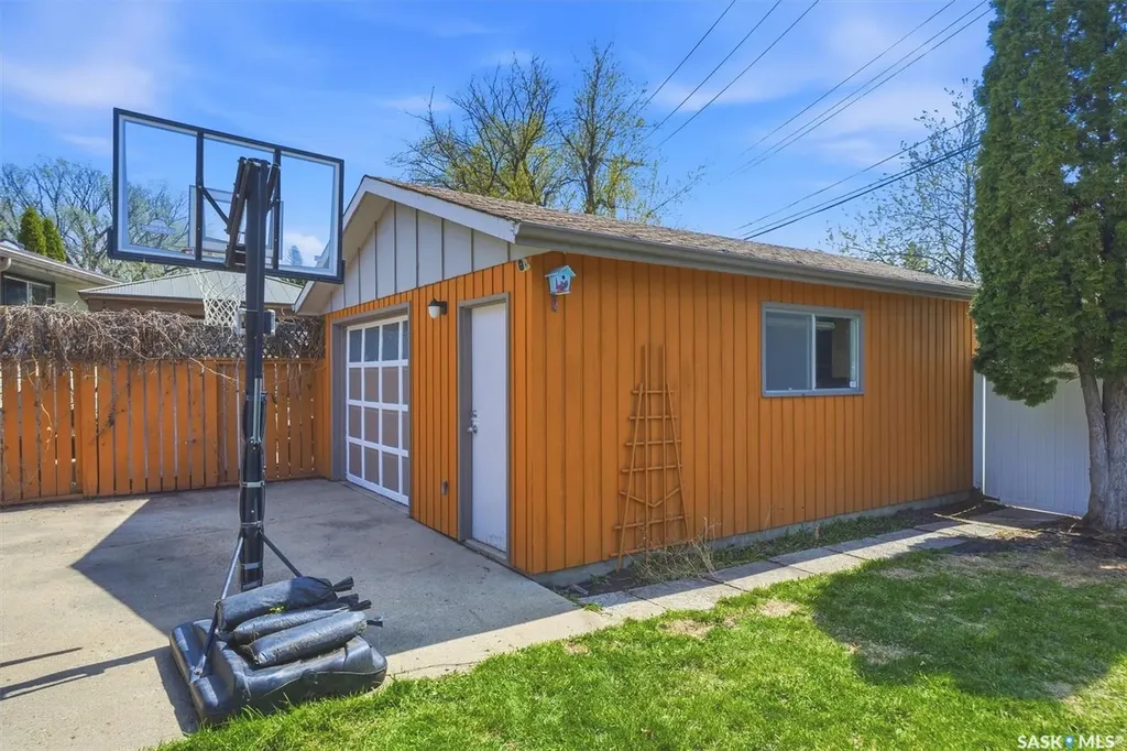 12 Murphy Crescent Saskatoon SK S7J 2T4