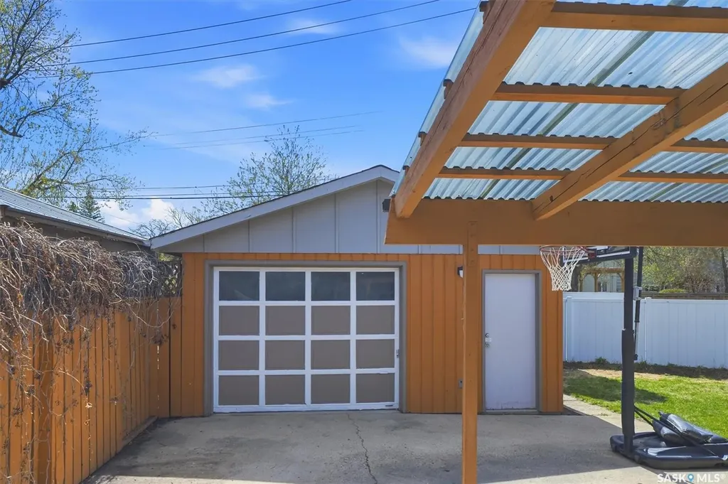 12 Murphy Crescent Saskatoon SK S7J 2T4