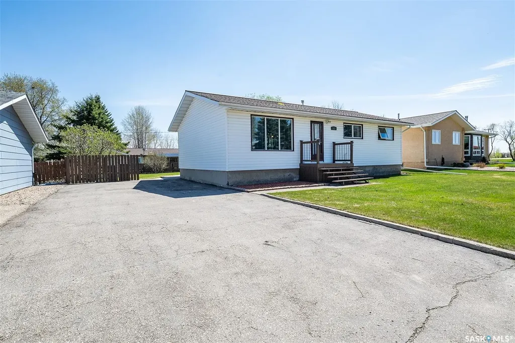 512 9th Street E Wynyard SK S0A 4T0