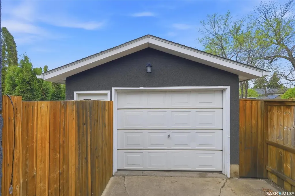 31 Bence Crescent Saskatoon SK S7L 4H9