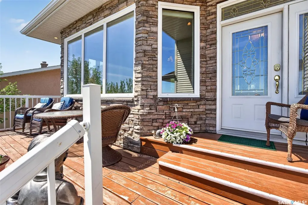 646 Keith Crescent Moose Jaw SK S6H 5P9
