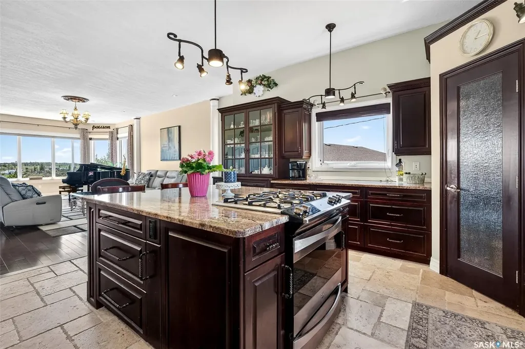 646 Keith Crescent Moose Jaw SK S6H 5P9