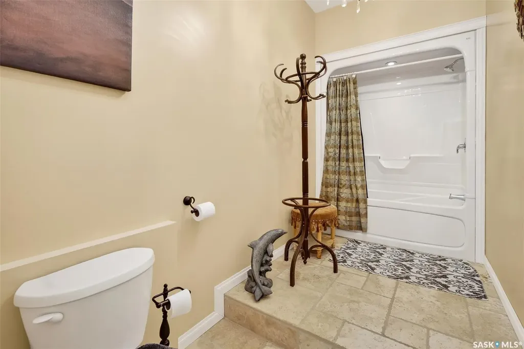 646 Keith Crescent Moose Jaw SK S6H 5P9