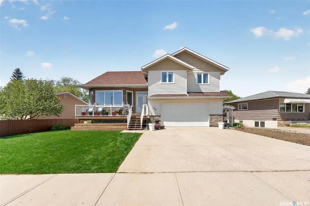 646 Keith Crescent Moose Jaw SK S6H 5P9