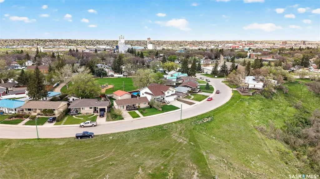 646 Keith Crescent Moose Jaw SK S6H 5P9