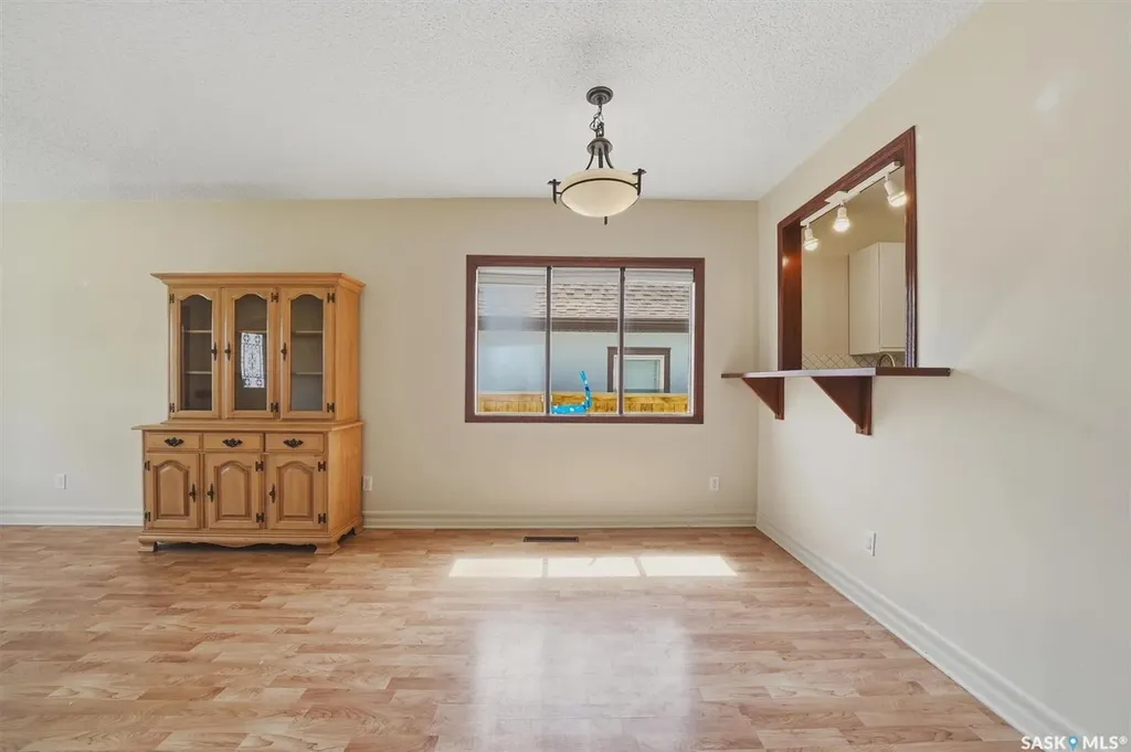 217 M Avenue N Saskatoon SK S7L 2S2