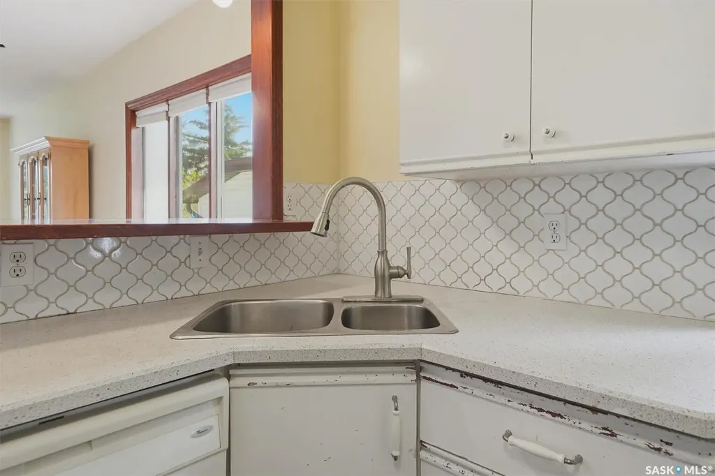 217 M Avenue N Saskatoon SK S7L 2S2