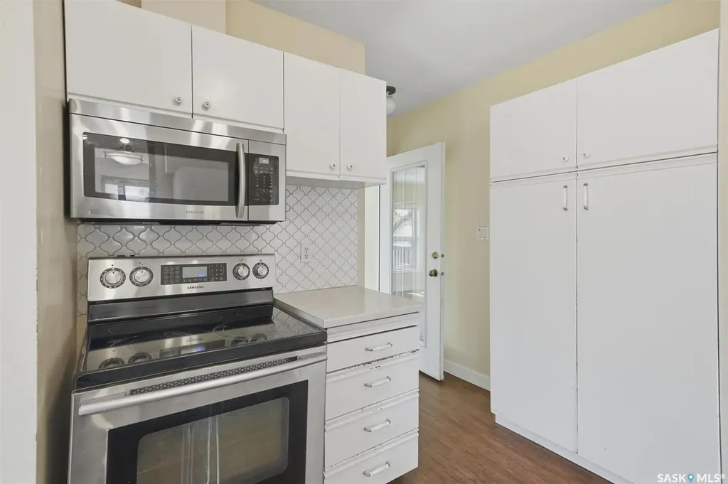 217 M Avenue N Saskatoon SK S7L 2S2