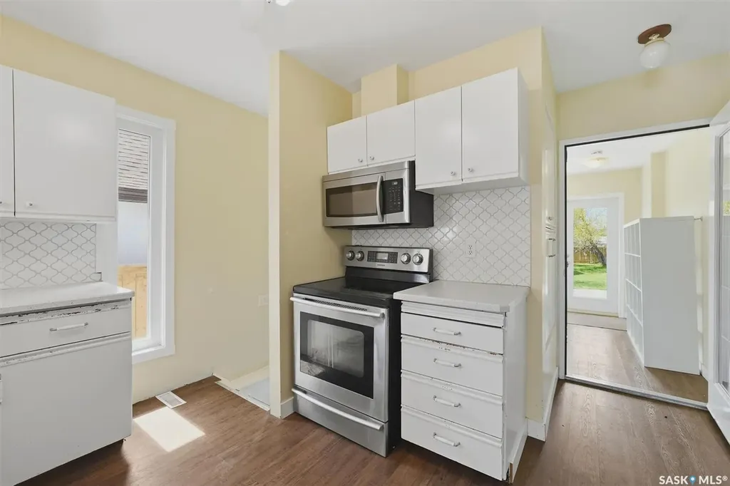 217 M Avenue N Saskatoon SK S7L 2S2