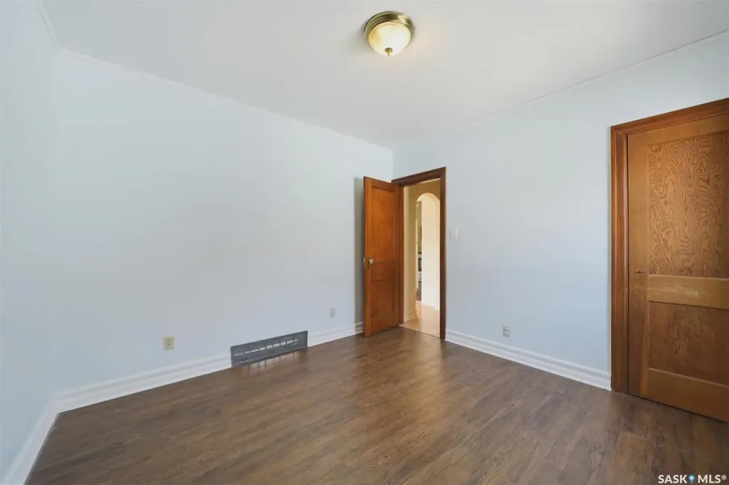 217 M Avenue N Saskatoon SK S7L 2S2