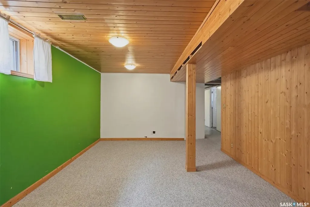 217 M Avenue N Saskatoon SK S7L 2S2