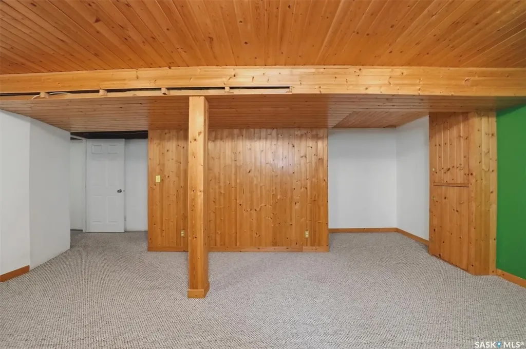 217 M Avenue N Saskatoon SK S7L 2S2