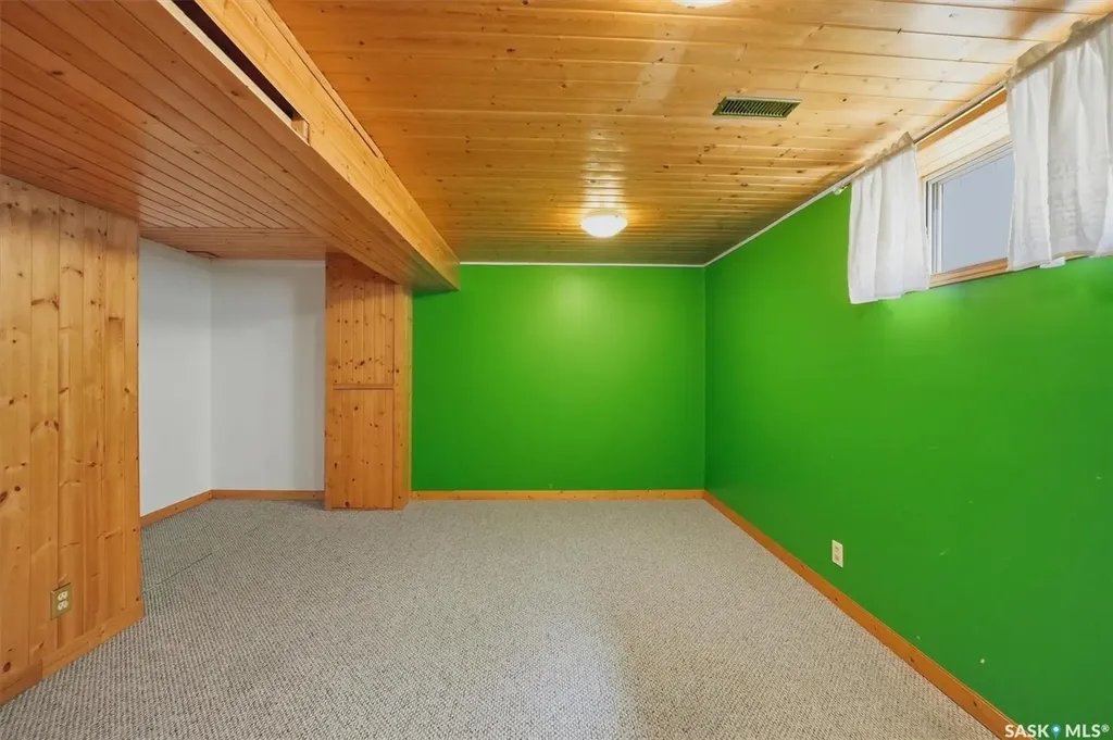 217 M Avenue N Saskatoon SK S7L 2S2