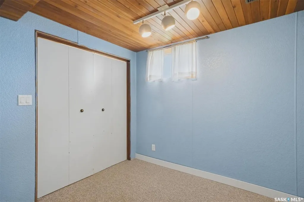 217 M Avenue N Saskatoon SK S7L 2S2