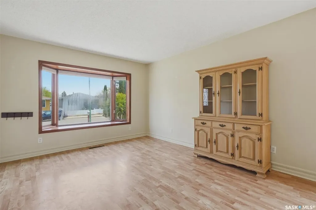 217 M Avenue N Saskatoon SK S7L 2S2