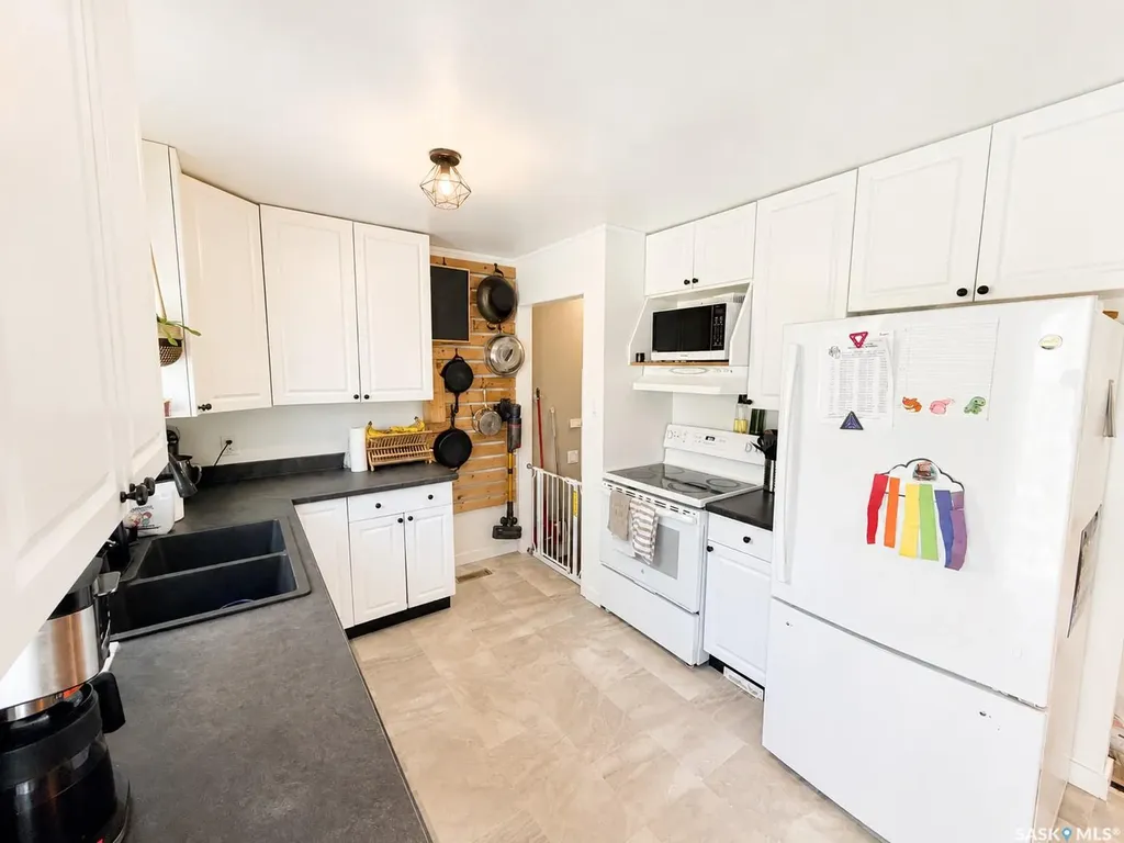 157 Coldspring Crescent Saskatoon SK S7J 3M3