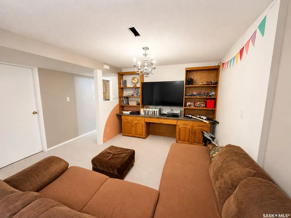 157 Coldspring Crescent Saskatoon SK S7J 3M3