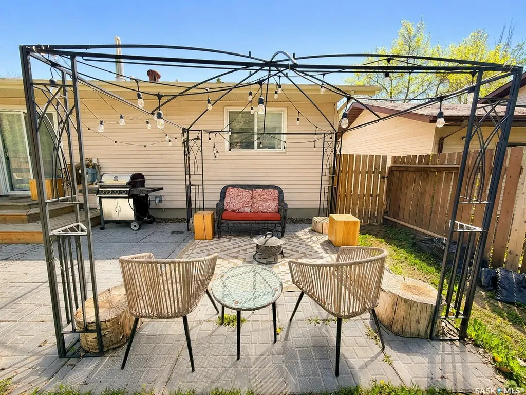 157 Coldspring Crescent Saskatoon SK S7J 3M3