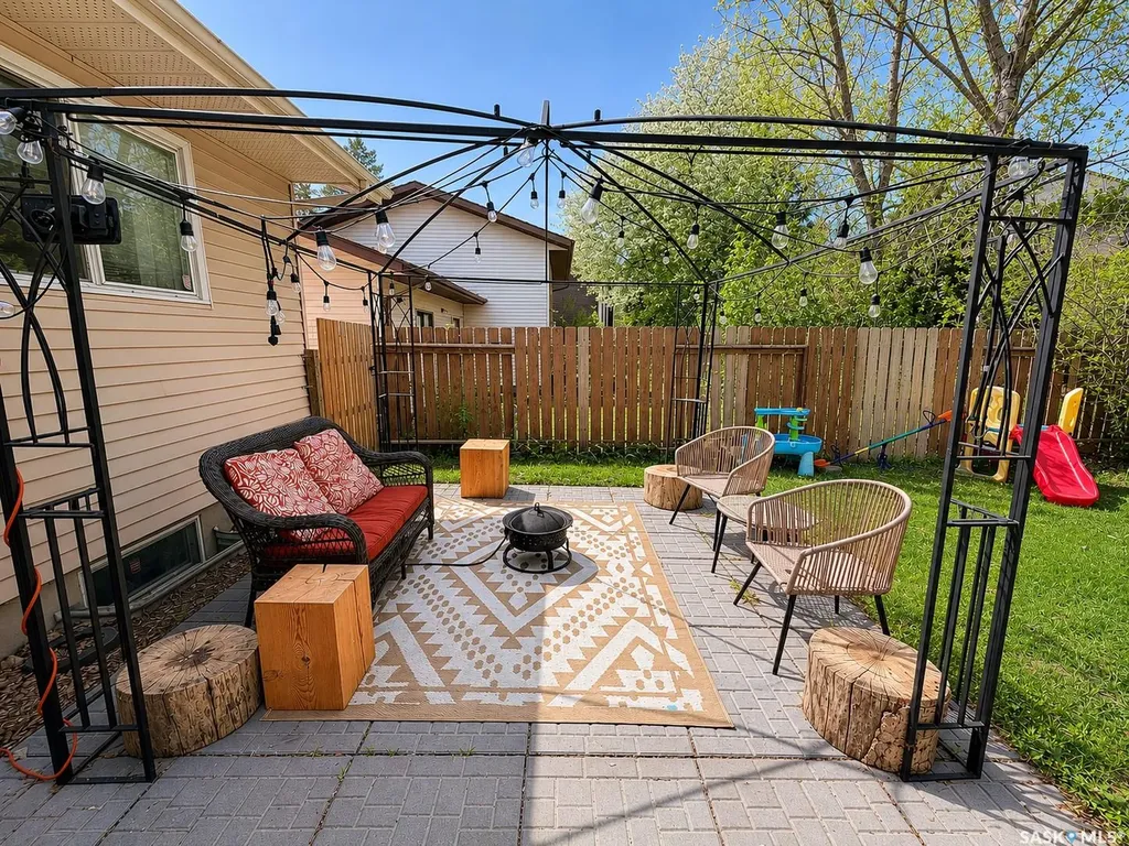 157 Coldspring Crescent Saskatoon SK S7J 3M3