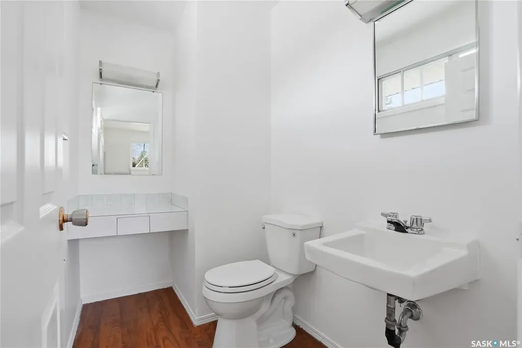1044 East Centre Saskatoon SK S7J 3A3