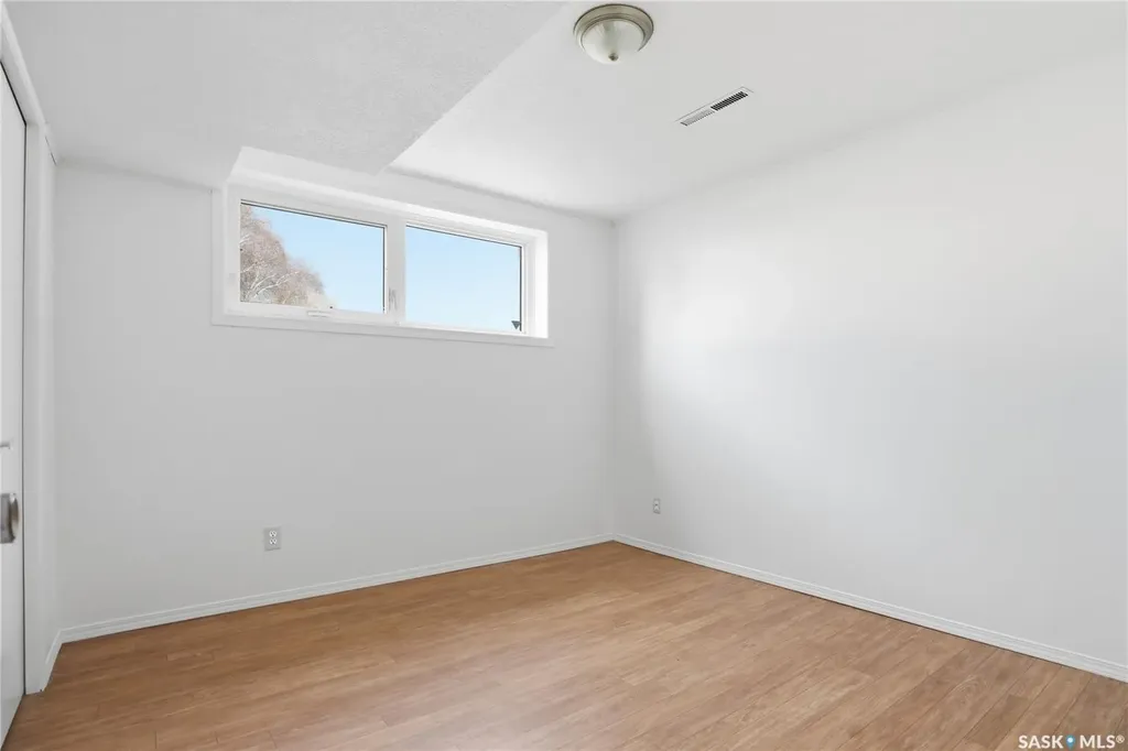 1044 East Centre Saskatoon SK S7J 3A3