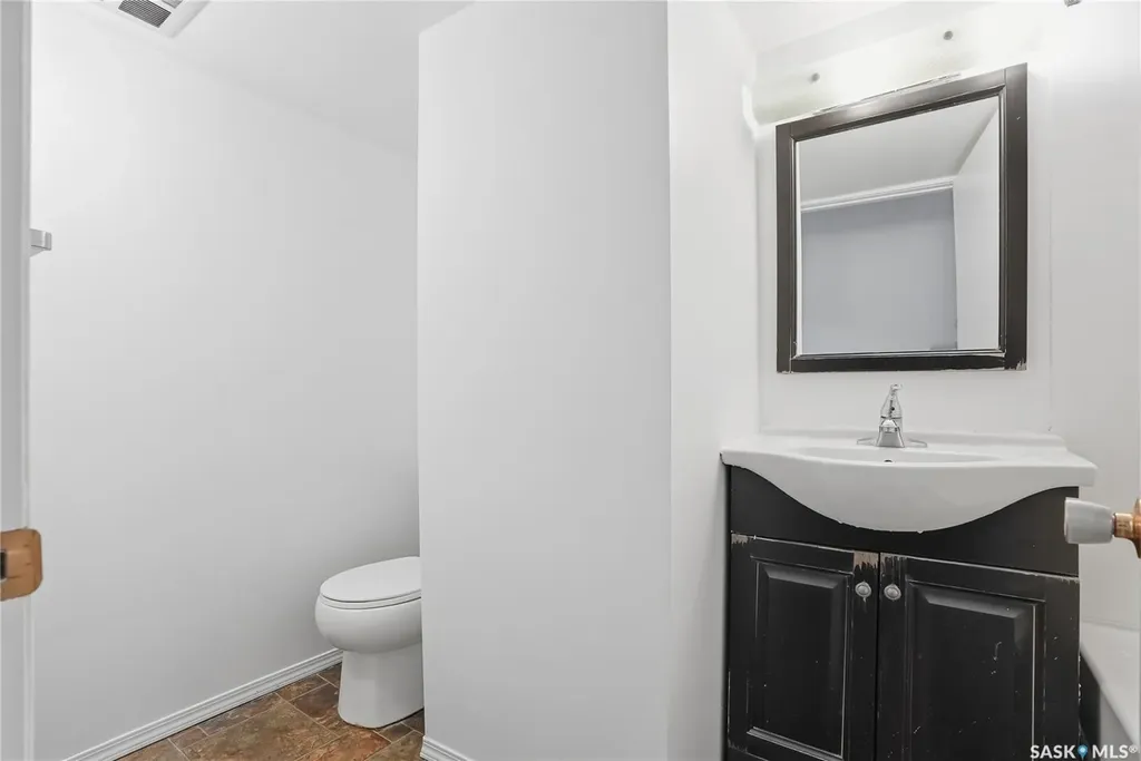 1044 East Centre Saskatoon SK S7J 3A3