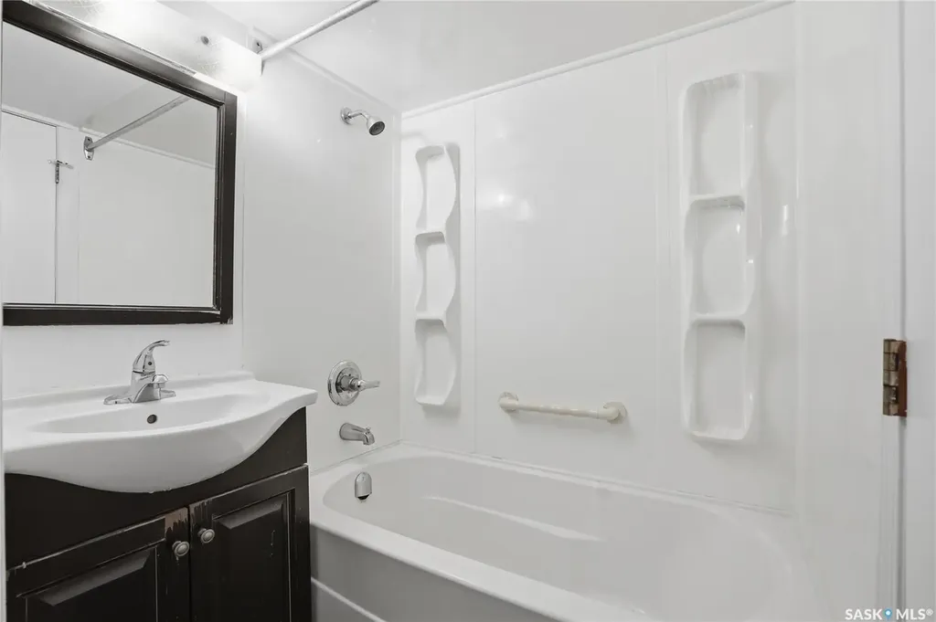 1044 East Centre Saskatoon SK S7J 3A3