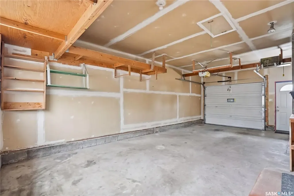 1044 East Centre Saskatoon SK S7J 3A3